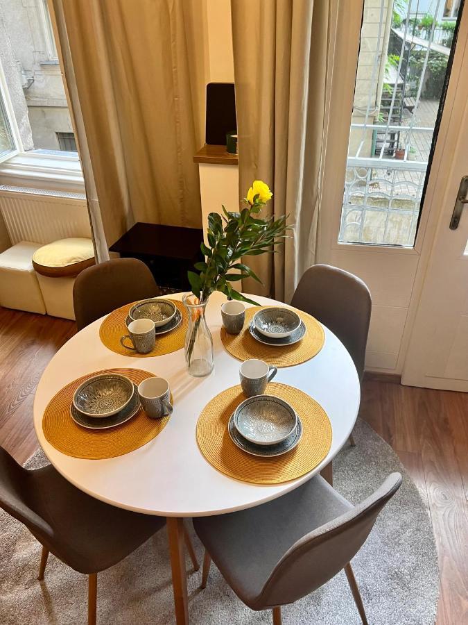 Adorable, Cosy Apartment At The Heroes' Square Budapeste Exterior foto